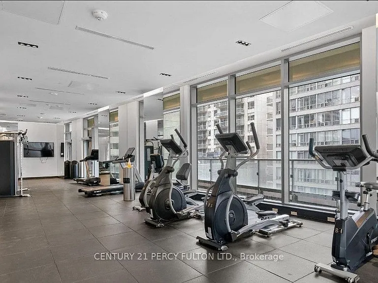 2221 Yonge St #4710 — Photo 17