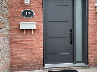 1055 Shawnmarr Rd #17, Mississauga, ON L5H3V2
