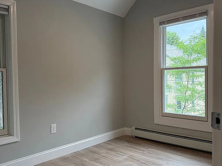 31 Marble Ave — Photo 15
