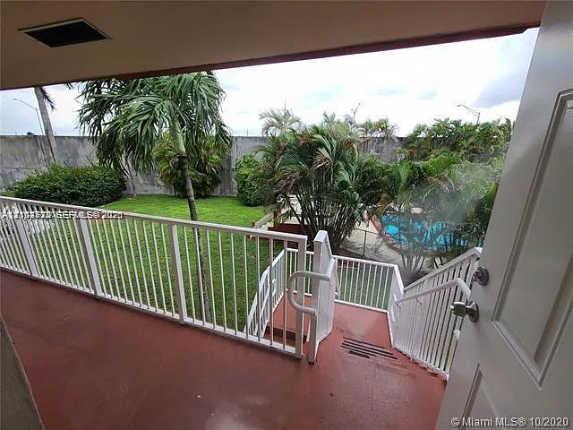 Town Colony Condo — Photo 2
