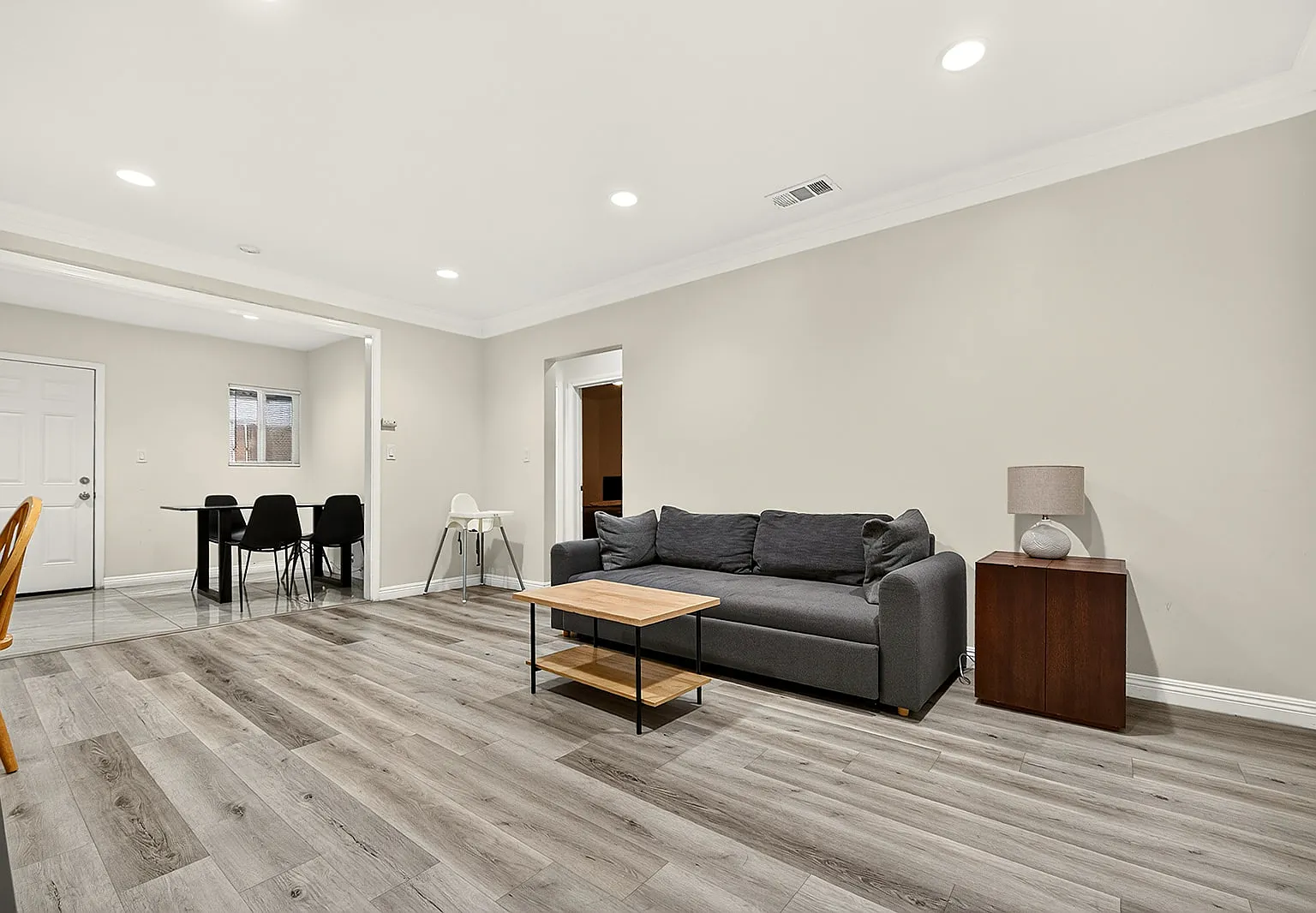 2 bed, 1.5 bath, 902 sqft, $2,800 — Photo 2