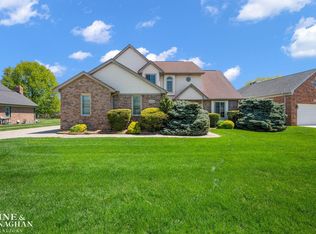 33548 Farmview Ln, Fraser, MI 48026