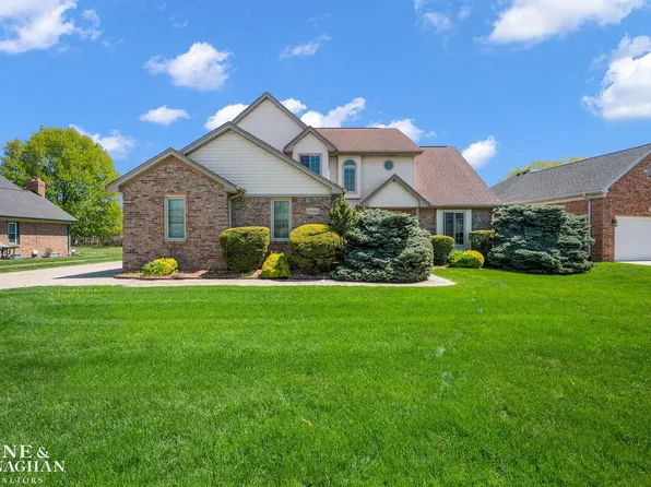 33548 Farmview Ln, Fraser, MI 48026