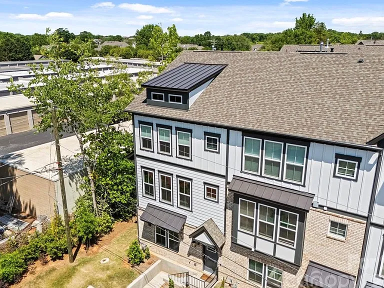 424 Catawba Ave — Photo 1