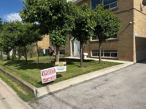 9 Allenby Ave #4, Toronto, ON M9W 1S5