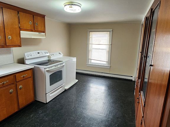 2nd image of 1042 Delaware Dr APT 2