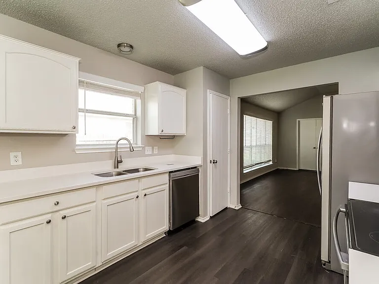 1121 Sandalwood Dr — Photo 8
