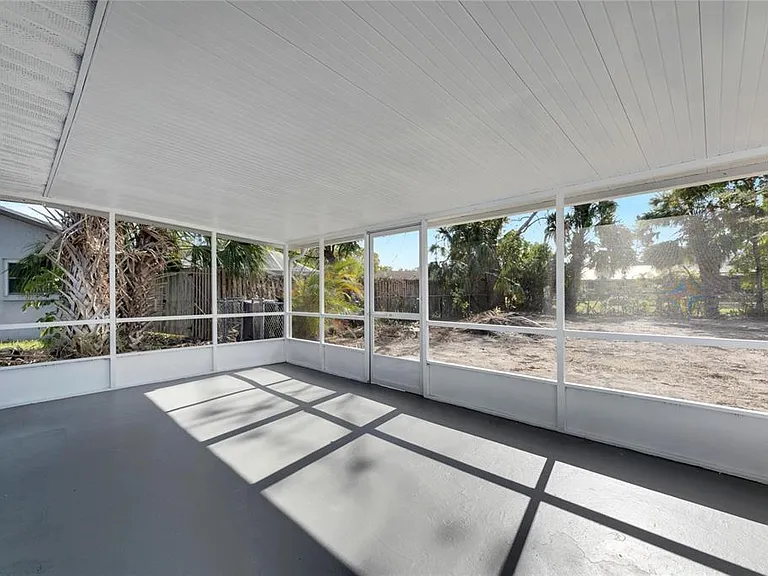 660 Flamingo Dr — Photo 4
