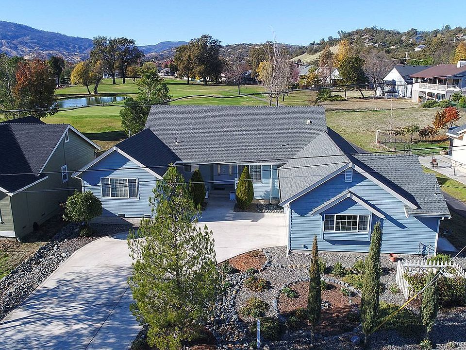 Luxury Living On the Golf Course