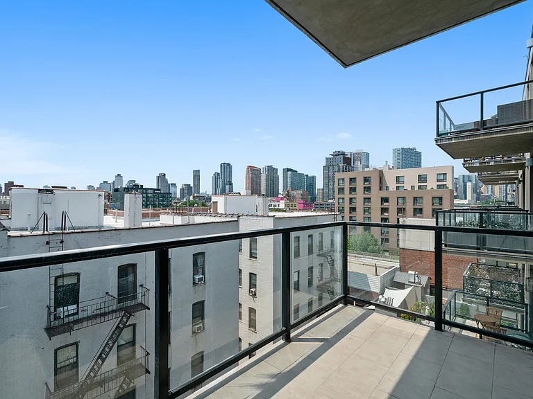 11-12 44th Dr #5B — Photo 3