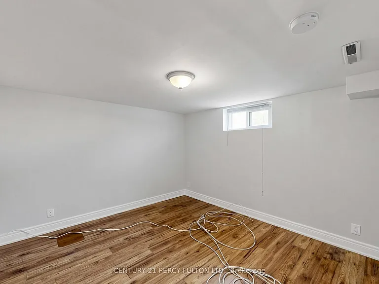 25 Kenwood Cres — Photo 36