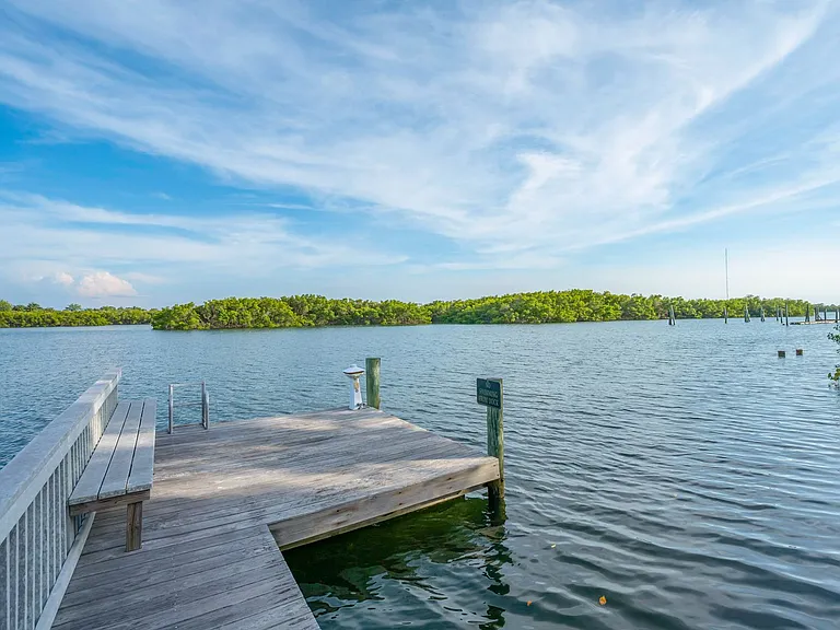 1127 Venetian Harbor Dr NE — Photo 31