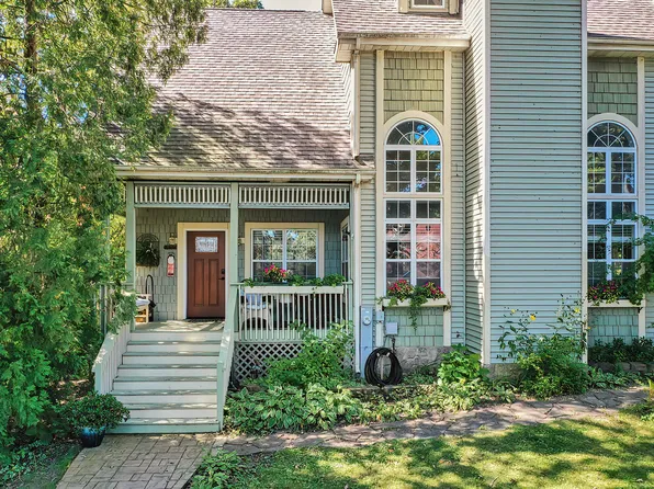 24376 N Woodland Ave, Cary, IL 60013