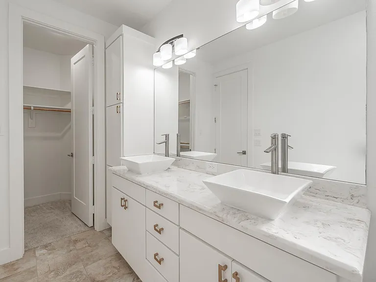 2400 Ridgecrest Dr — Photo 11