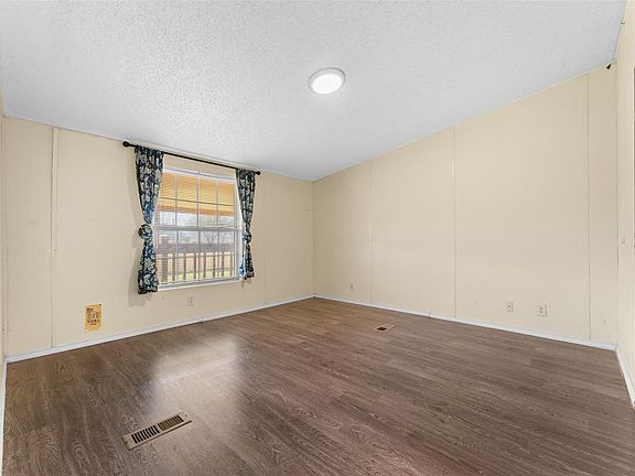 2nd image of 277 Deer Shadow Cir