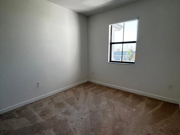542 SW 19th Ter #542 — Photo 16