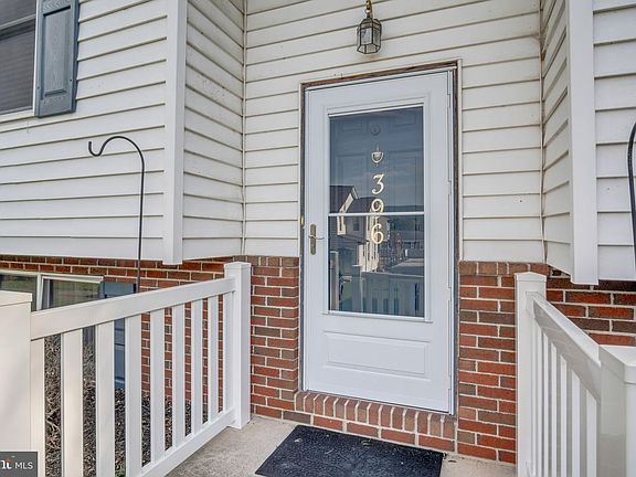 3rd image of 396 Whiteside Ave