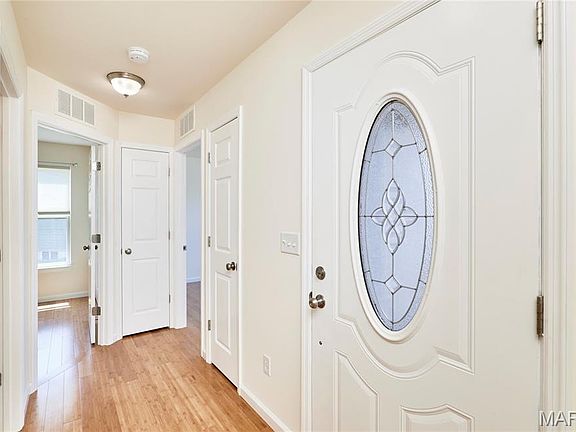 2nd image of 70 Round Table Ct