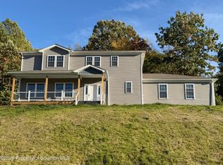 105 Black Walnut Dr, Olyphant, PA 18447
