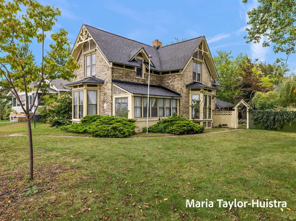 1587 Lakeshore Dr, Muskegon, MI 49441