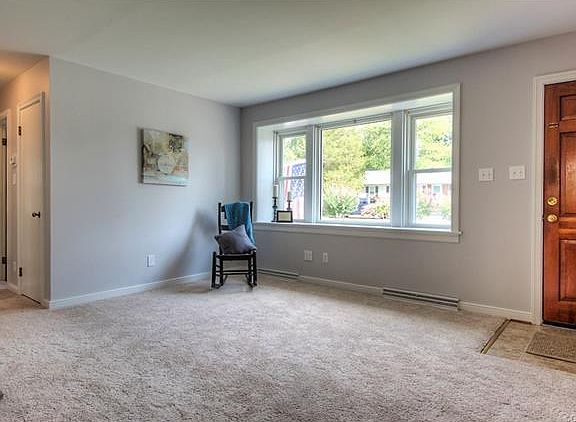 4th image of 2102 Rainbow Dr