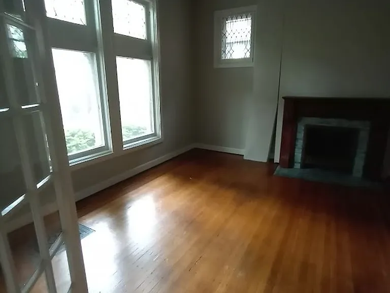 415 Belgravia Ct — Photo 9