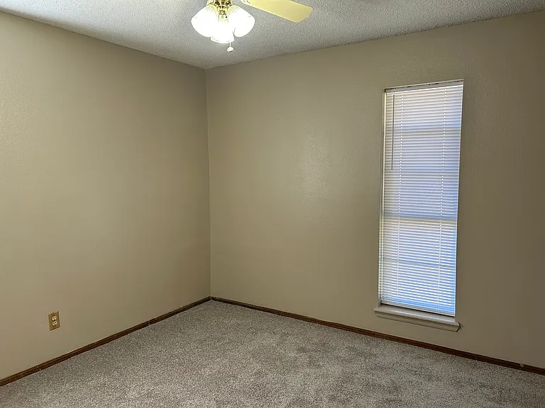 1007 W Chatburn Dr — Photo 7
