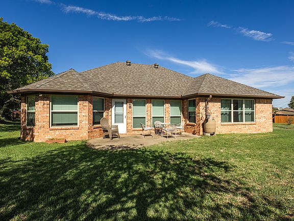 2nd image of 1001 Shelly Dr