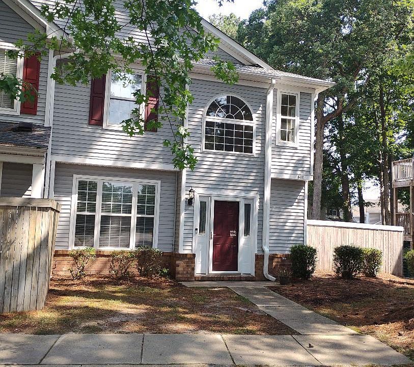 1st image of 600 Windbrook Cir