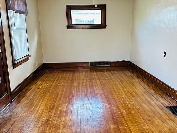 2nd image of 90 Leonard St Floor 2