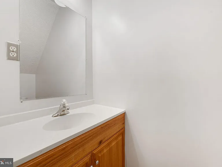 2406 Lemontree Ln — Photo 16