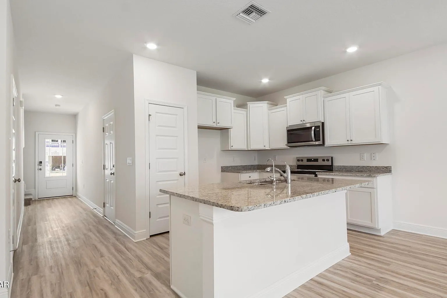 3 bed, 2.5 bath, 1459 sqft, $2,265 — Photo 2