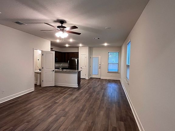 5th image of 10306 Lynwood Vlg #102