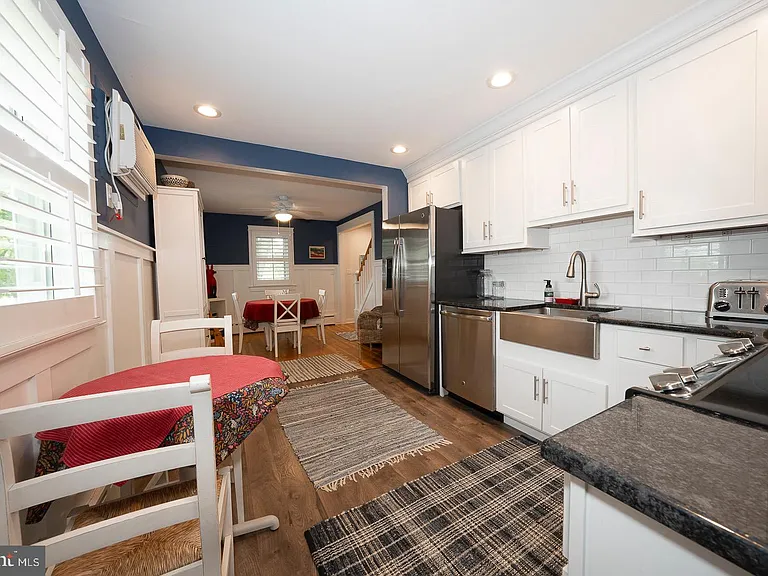 533 Monument Ave — Photo 9