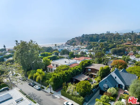 225 Mabery Rd, Santa Monica, CA 90402
