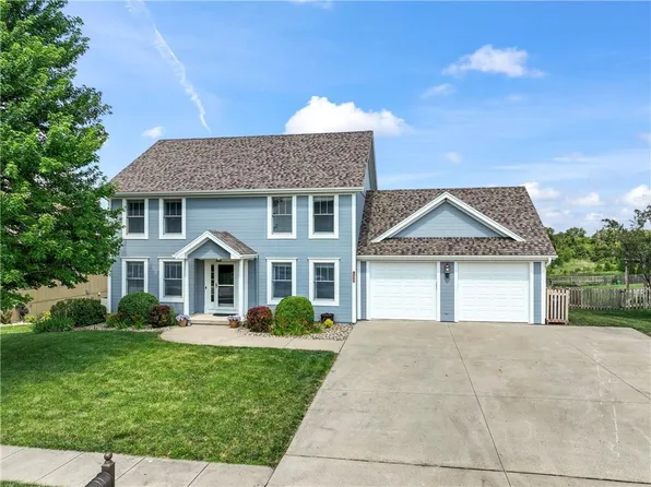 624 Liberty Rd, Smithville, MO 64089