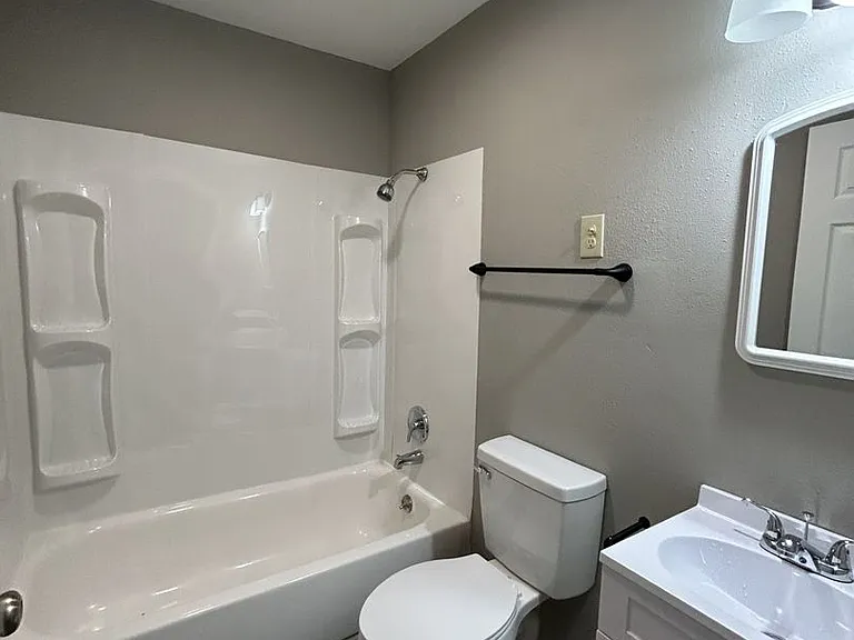 2379 Locust Rd — Photo 5