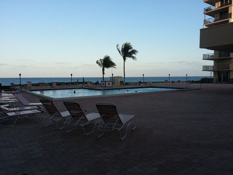 POOL DECK