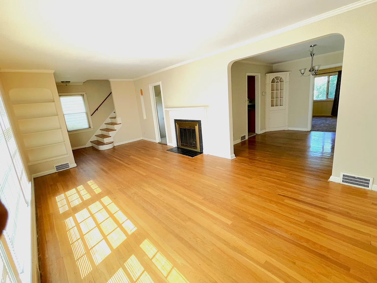 3 bed, 1.5 bath, 2150 sqft, $2,200 — Photo 4