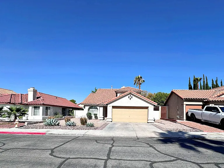 3317 Surfline Dr — Photo 2