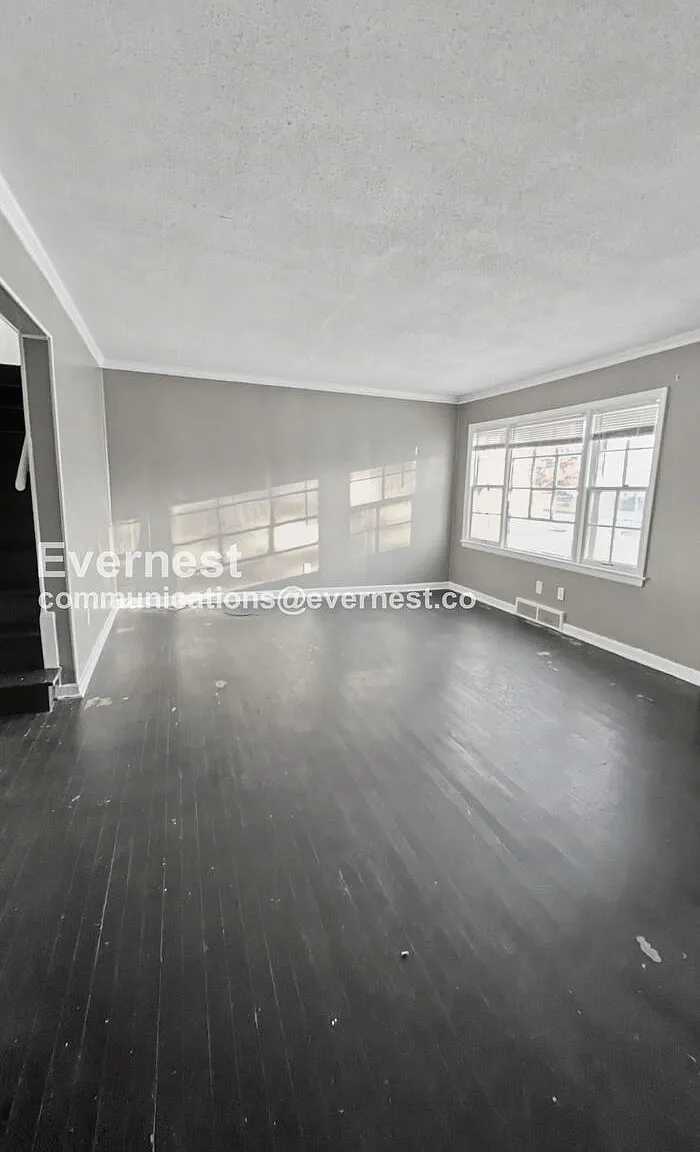 3 bed, 1.5 bath, 1882 sqft, $1,275 — Photo 4