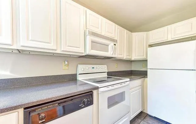 1661 Park Rd NW #101 — Photo 6
