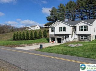 9 Country Club Rd, Ashland, PA 17921