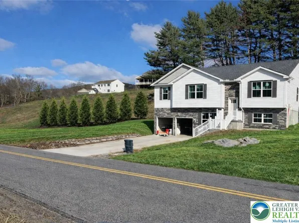 9 Country Club Rd, Ashland, PA 17921