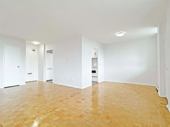 525 Eglinton Ave E, Toronto, ON