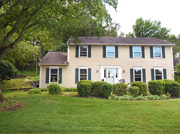 5 Wandering Trl, Pittsford, NY 14534