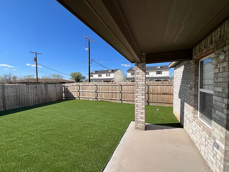 2503 N Avenue O — Photo 4