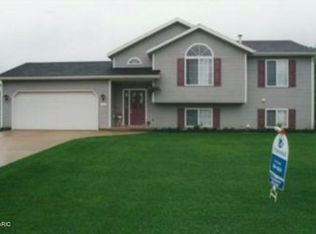 768 Sunbrook Dr SE, Grand Rapids, MI 49508