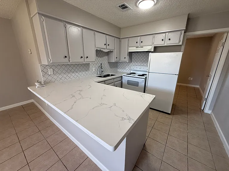 1604 Meadowview Dr #4 — Photo 6