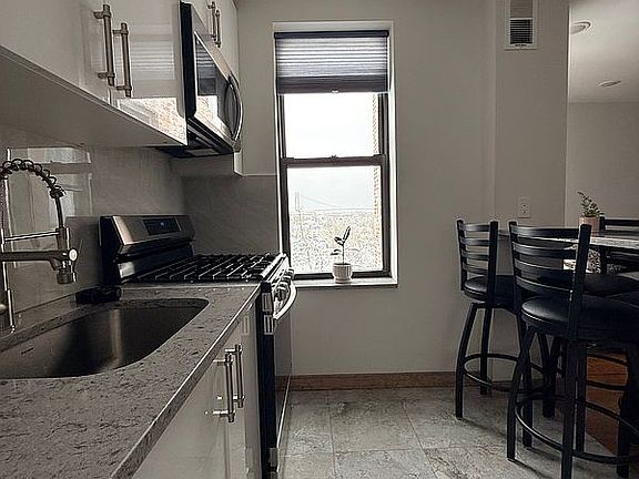 3rd image of 7501 Ridge Blvd #6